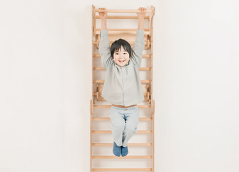 6-in-1 お子様向けスウェーデンラダー (ピクラートライアングル・滑り台・ブランコ・お絵描きボード）