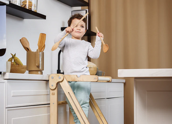 幼児向け折りたたみ式成長チェア（モンテッソーリステップスツール・安全ガード付き）ホワイト