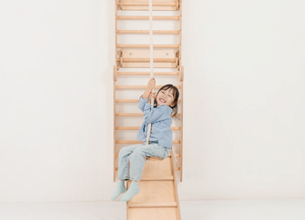 6-in-1 お子様向けスウェーデンラダー (ピクラートライアングル・滑り台・ブランコ・お絵描きボード）